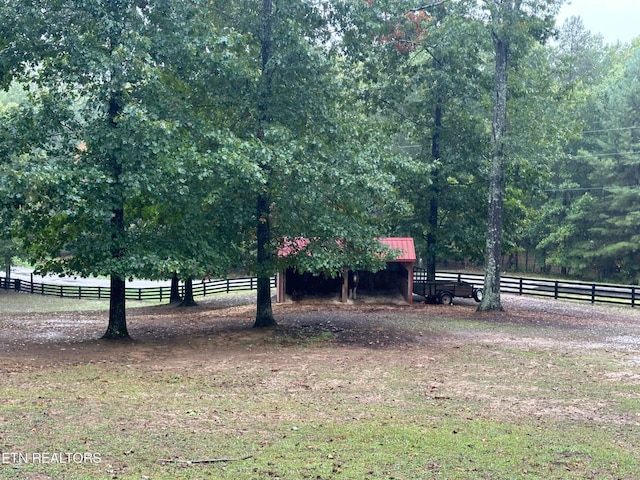 view of yard featuring a rural view