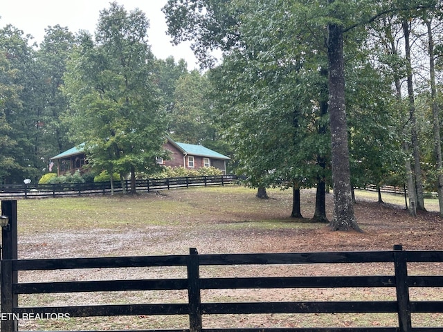 view of yard featuring a rural view