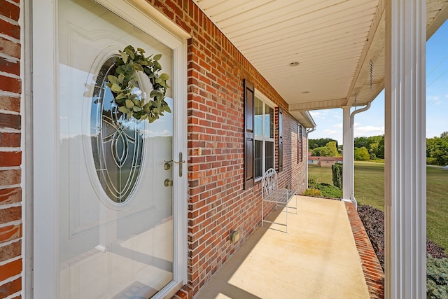 property entrance featuring a porch