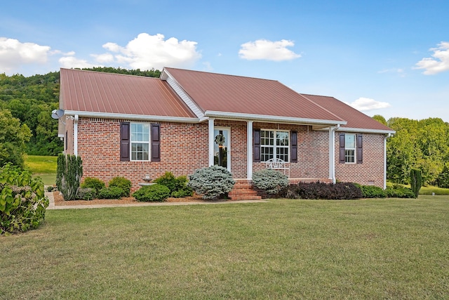 view of front of house featuring a front yard