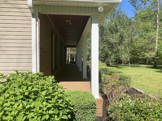 exterior space featuring a lawn