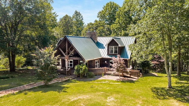 view of front of property with a front lawn