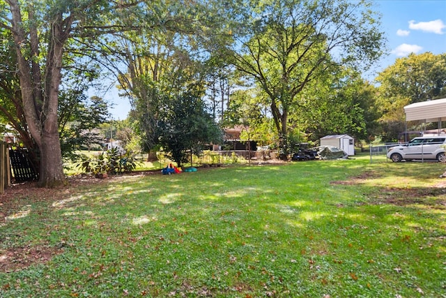 view of yard featuring a storage shed