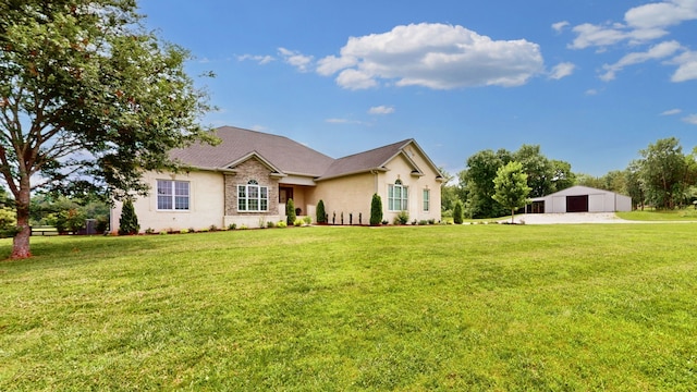 view of front of home featuring a front yard and a garage