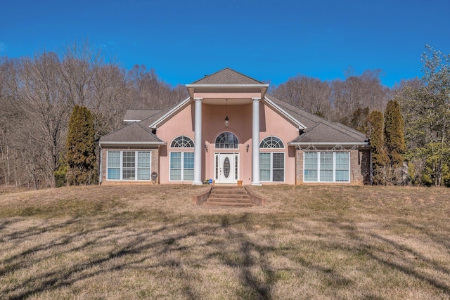 view of front of home with a front lawn