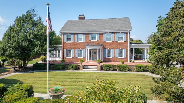 colonial home featuring a front yard