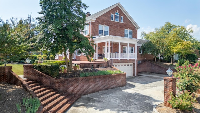 view of front facade featuring a garage