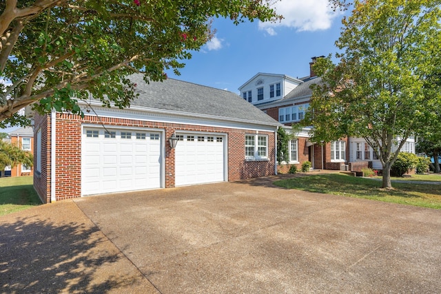 view of front facade featuring a front lawn and a garage