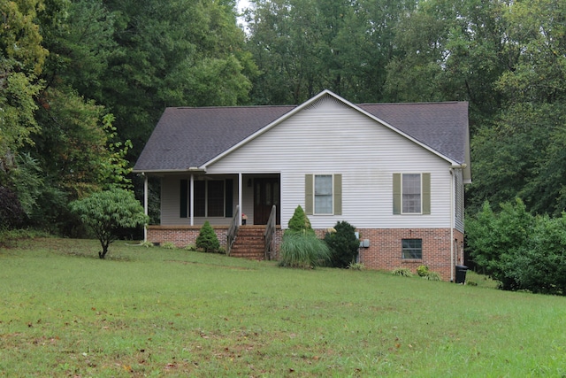 view of front of property with a front lawn