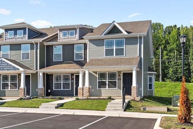 view of front of property with a front yard