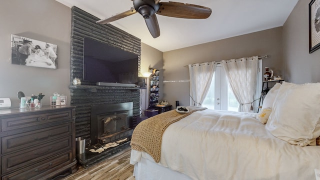 bedroom featuring light hardwood / wood-style floors and ceiling fan