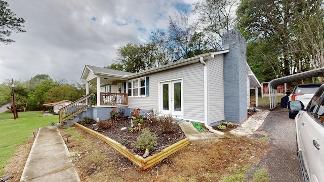 view of side of home featuring a lawn