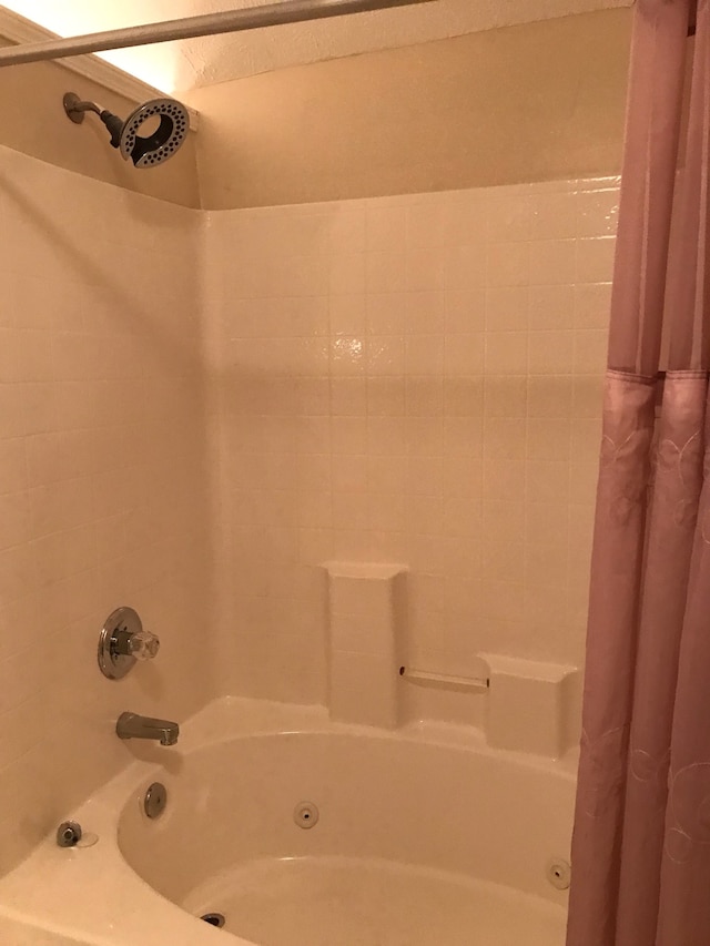 bathroom featuring shower / tub combo