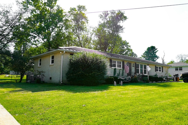 view of front of home featuring a front lawn