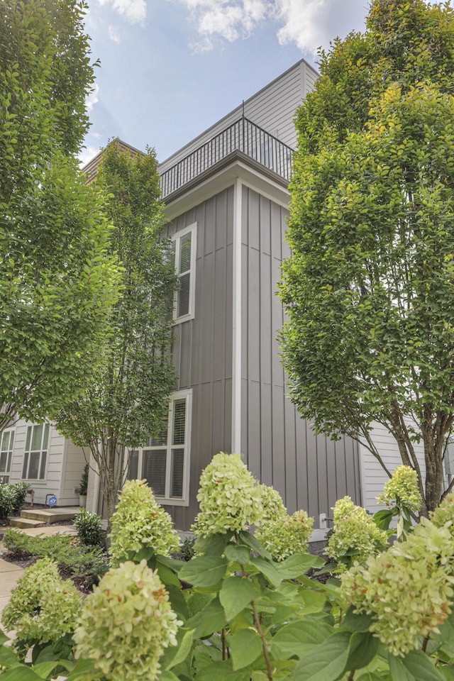 view of side of property featuring a balcony