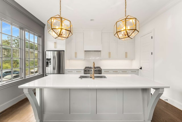 kitchen with appliances with stainless steel finishes, custom range hood, pendant lighting, sink, and a spacious island