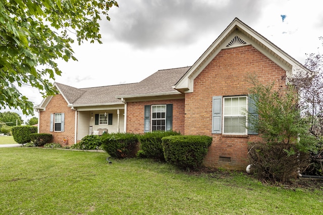 ranch-style house featuring a front yard