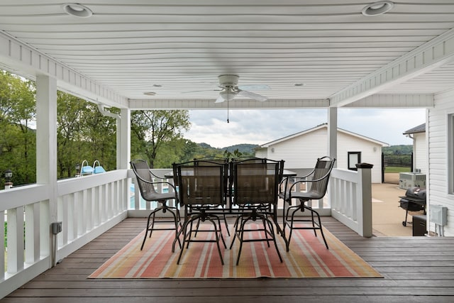 deck with ceiling fan