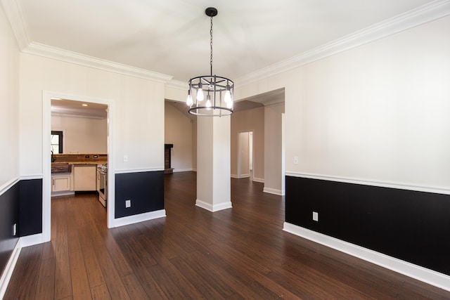 empty room with crown molding, dark hardwood / wood-style flooring, and a chandelier