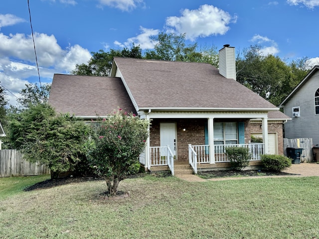 view of front facade featuring a front yard and covered porch