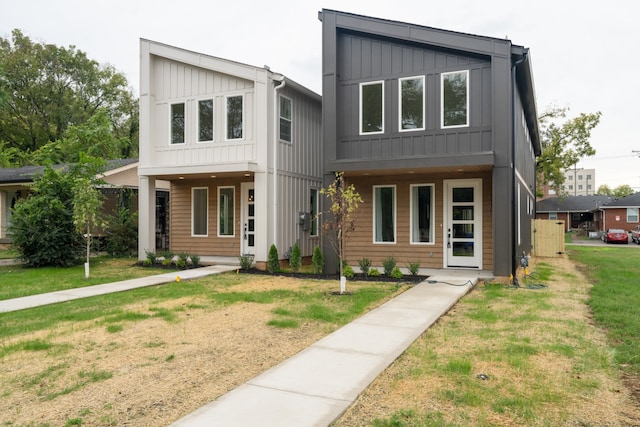 view of front of property with a front lawn