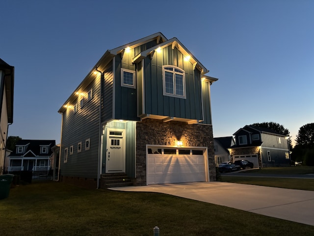 view of front facade featuring a lawn and a garage