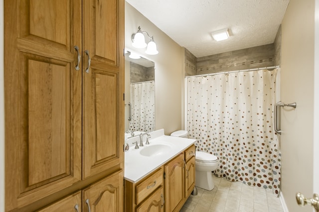 bathroom featuring a shower with curtain, vanity, toilet, and a textured ceiling