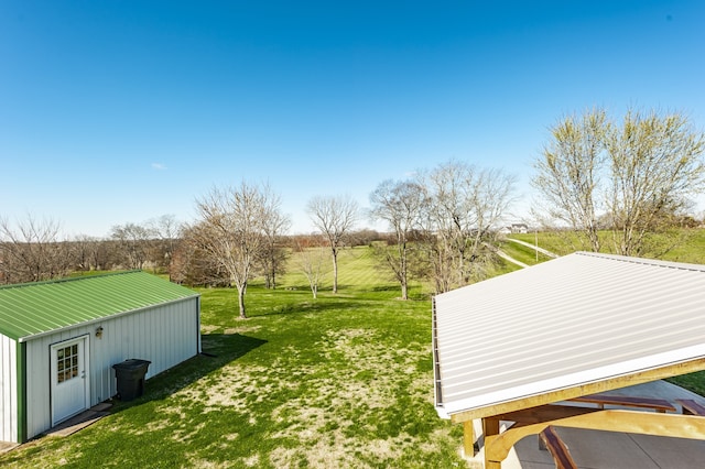 view of yard featuring a rural view