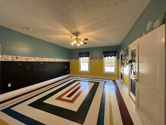 spare room featuring ceiling fan and a textured ceiling