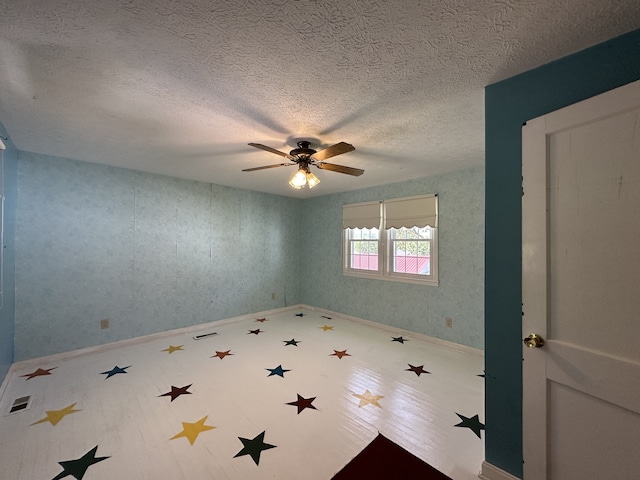 unfurnished room featuring a textured ceiling and ceiling fan