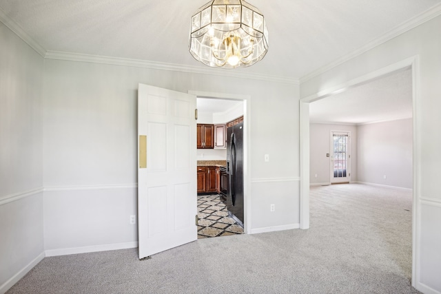 unfurnished room featuring light colored carpet, crown molding, and a chandelier