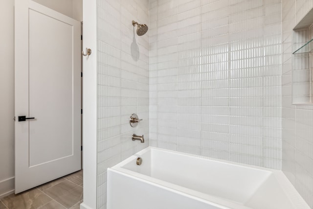 bathroom with bathtub / shower combination