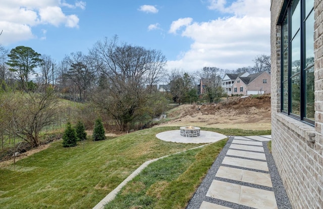 view of yard featuring a fire pit