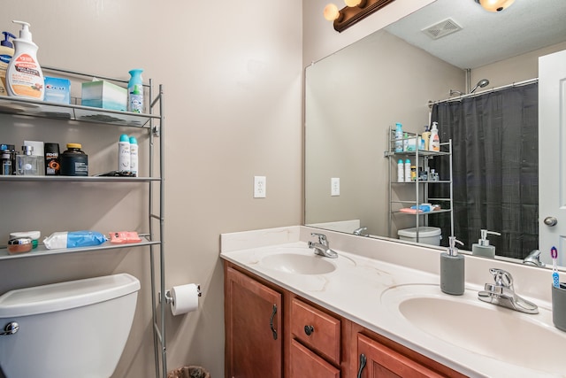 bathroom featuring a shower with shower curtain, vanity, and toilet