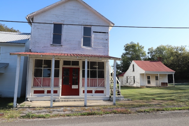 view of front of home featuring a porch and a front lawn