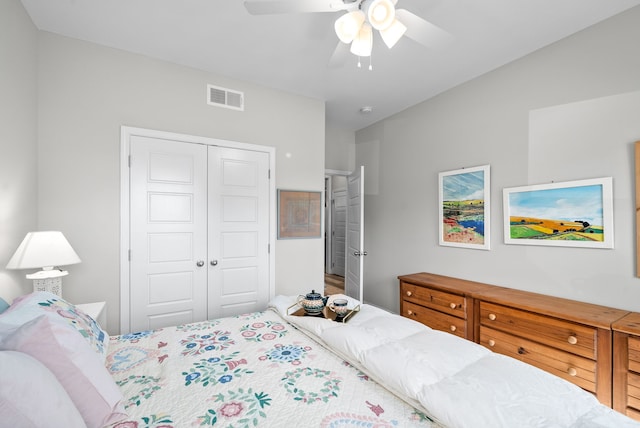 bedroom featuring ceiling fan and a closet