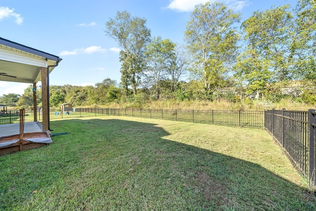 view of yard featuring a rural view