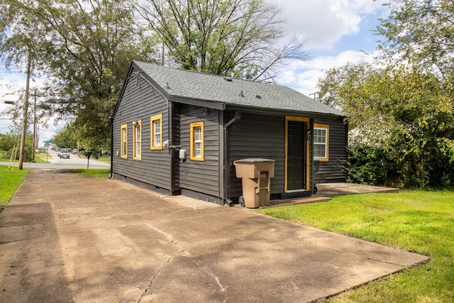 exterior space featuring a lawn