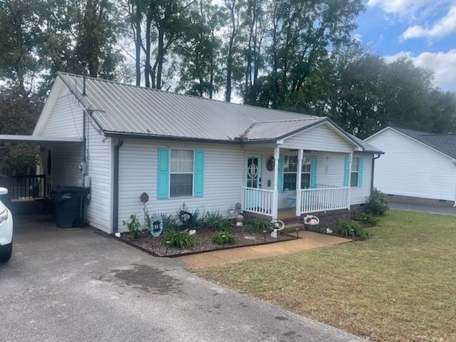 single story home featuring a front lawn, covered porch, and a carport