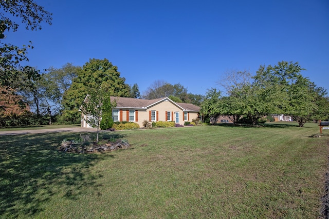 view of front of home featuring a front yard