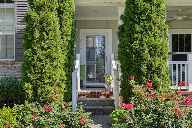 entrance to property featuring ceiling fan