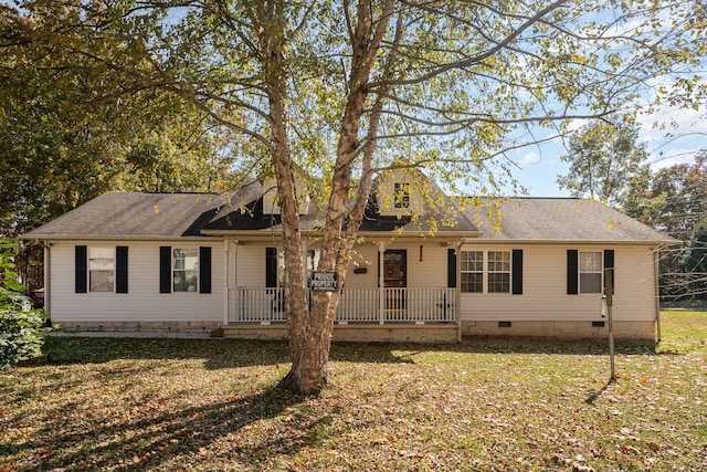 single story home featuring a porch and a front yard