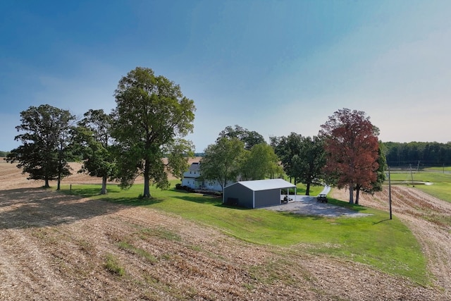 view of yard featuring a rural view