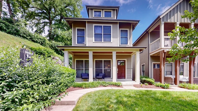 view of front of home with a front yard