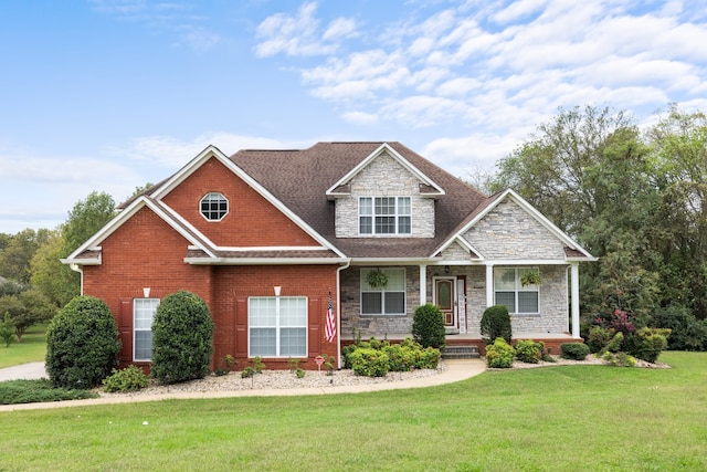 craftsman-style house featuring a front yard