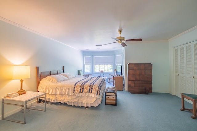 bedroom featuring a closet, crown molding, carpet flooring, and ceiling fan