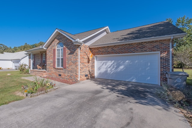 view of front of property featuring a front lawn and a garage