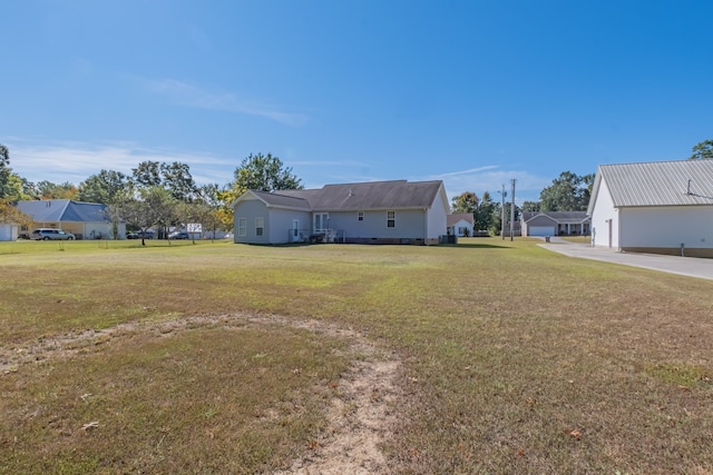 view of yard with a garage