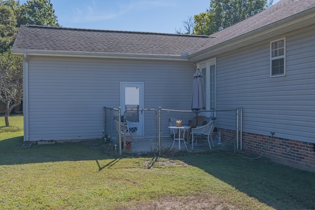 back of house featuring a yard