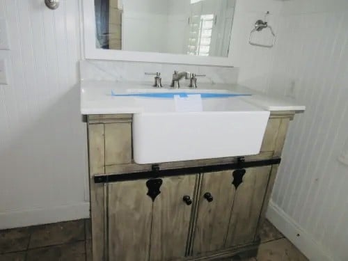 bathroom with sink